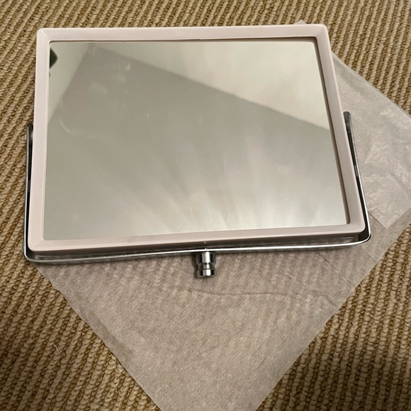 BNIB Extension Mirror with regular and magnified views. Chrome finish - Picture 4 of 4